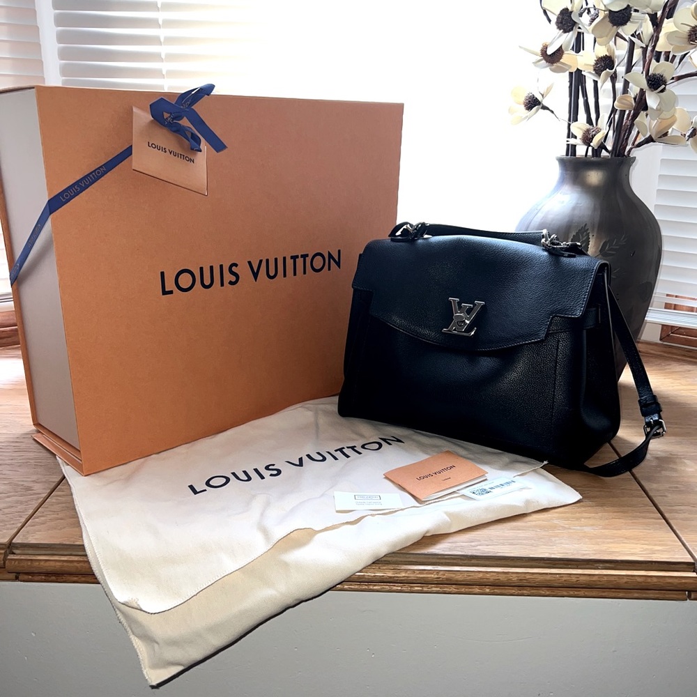 100% Authentic Louis Vuitton Lockme Ever MM Noir